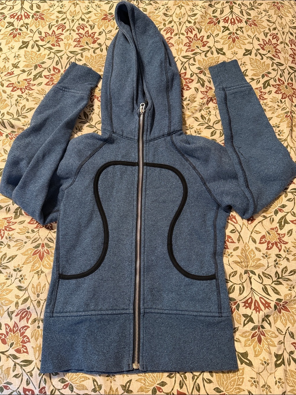 lululemon athletica retired skull